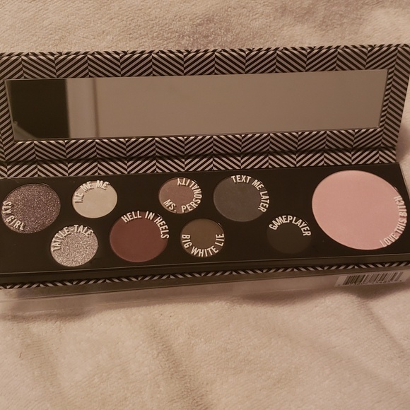 Eyeshadow - Picture 2 of 2